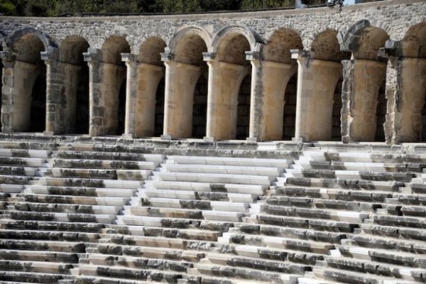 restauration-ratee-theatre-aspendos-turquie