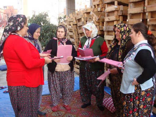 ummiye-kocak-theatre-troupe-femme-turquie
