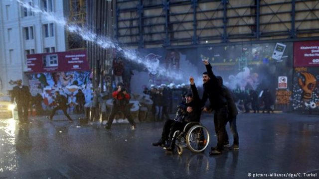 Manifestations pour Tahir&nbsp;Elçi