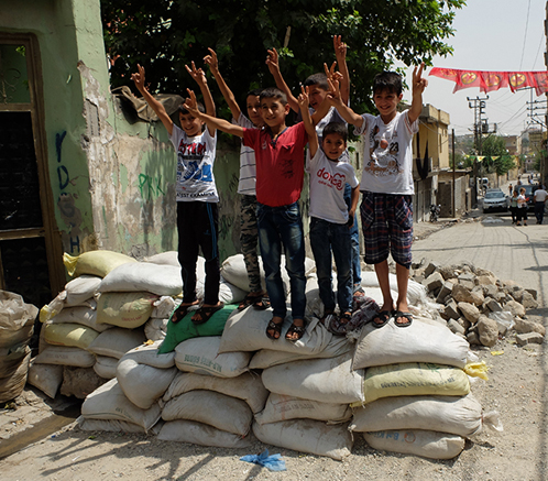 enfants-barricades-kurdistan