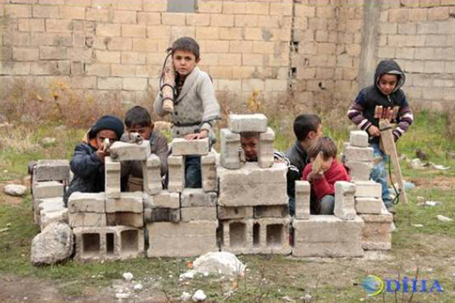 nusaybin-enfants-jouent-guerre-barricade-enfant