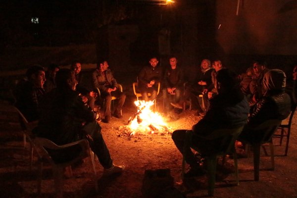 nusaybin-garde-autour-du-feu-decembre-2015-couvre-feu