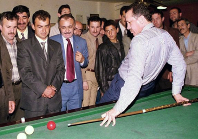 tayyip-erdogan-billard-joueur politique
