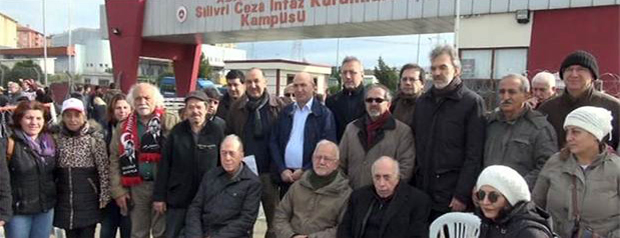 can-dundar-erdem-gul-soutien-prison-silivri