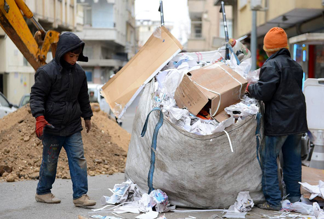 enfants ramasseurs papier