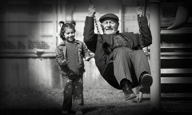Ergür Altan • 80 Yaşındaki Bir Adamın Mutluluk Oyunları